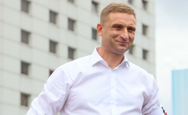 Robert Bąkiewicz z zarzutami. Chodzi o uszkodzenie zabytku