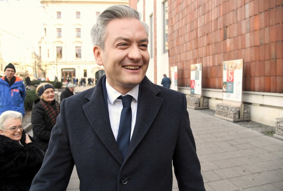 Robert Biedroń podczas briefingu w Krakowie /	Jacek Bednarczyk   /PAP