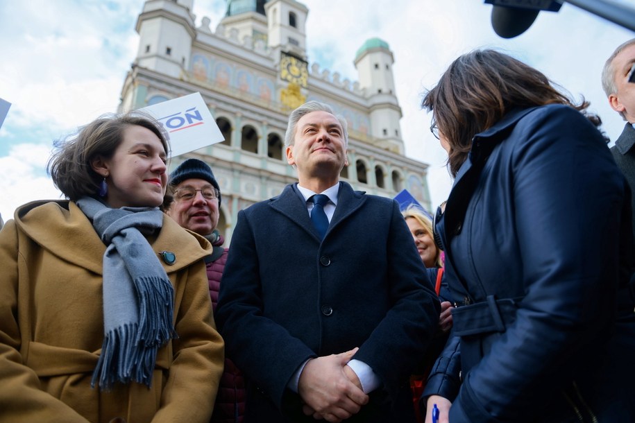 Robert Biedroń  podczas spotkania z mieszkańcami miasta na Starym Rynku w Poznaniu /Jakub Kaczmarczyk /PAP