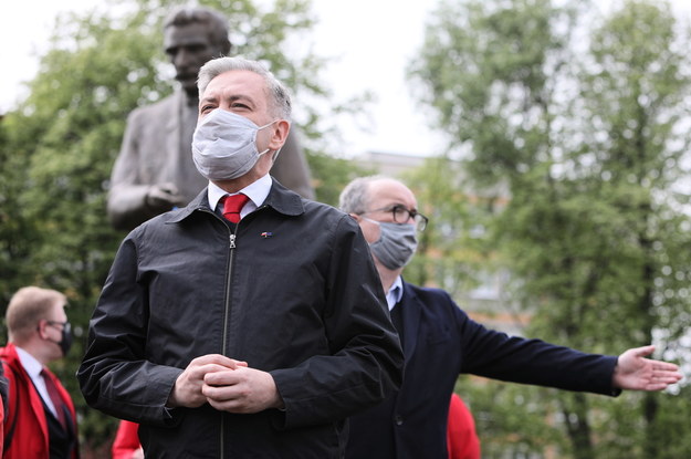 Robert Biedroń  podczas uroczystości pod pomnikiem Ignacego Daszyńskiego w ramach obchodów Święta Pracy /Leszek Szymański /PAP