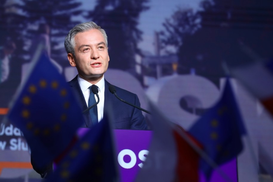 Robert Biedroń podczas zwieńczenia kampanii w Warszawie /Rafał Guz /PAP