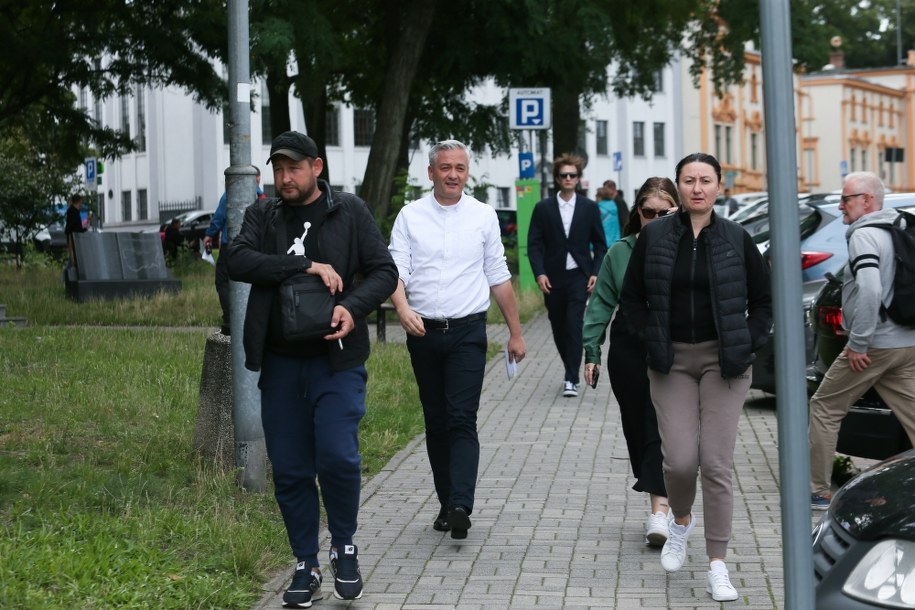 Robert Biedroń (w środku) /Lech Muszyński /PAP