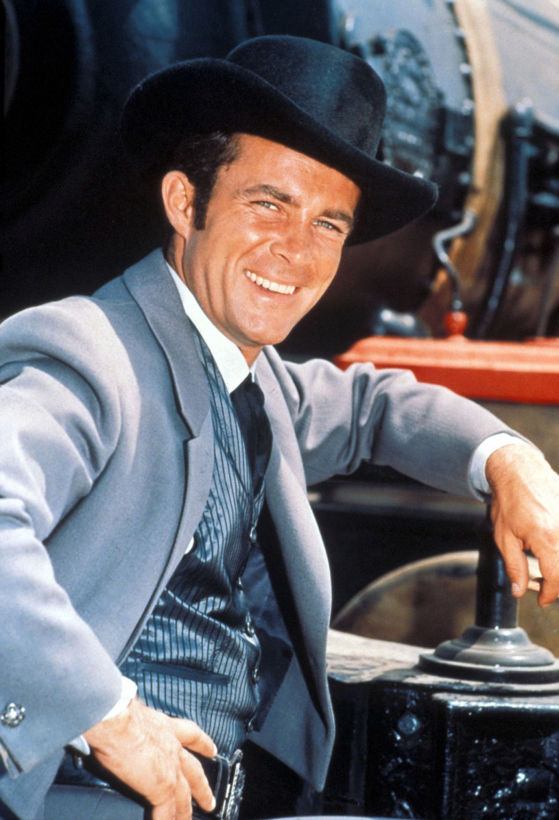 Robert Conrad w serialu "The Wild Wild West" /CBS-TV / Album /East News