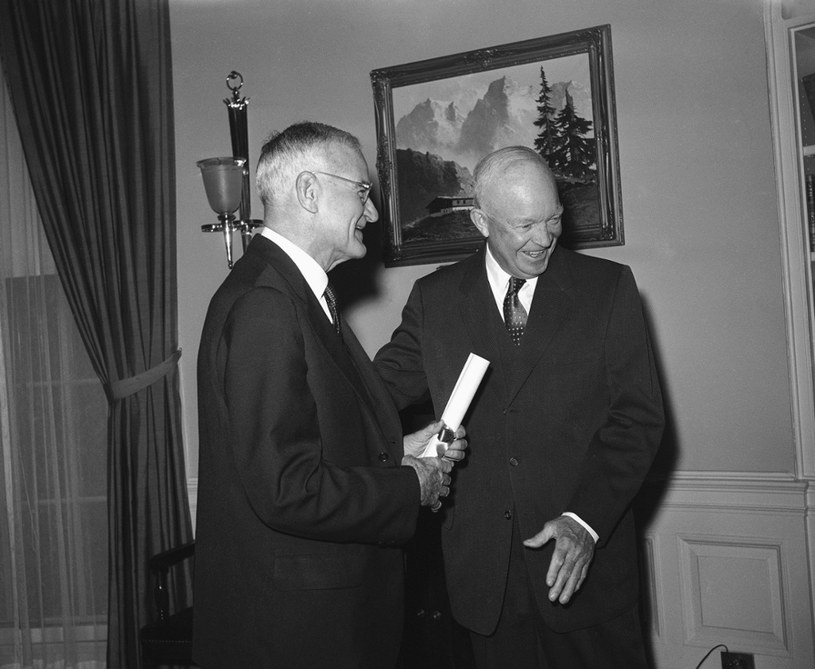 Robert Cutler (z lewej) i Dwight Eisenhower /East News