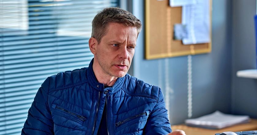 Robert (Dariusz Wnuk) z serialu "Na wspólnej" /TVN /materiały prasowe