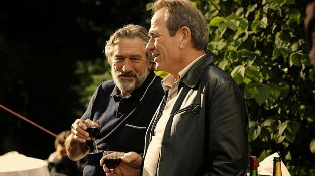 Robert De Niro i Tommy Lee Jones w scenie z filmu "Porachunki" /materiały dystrybutora