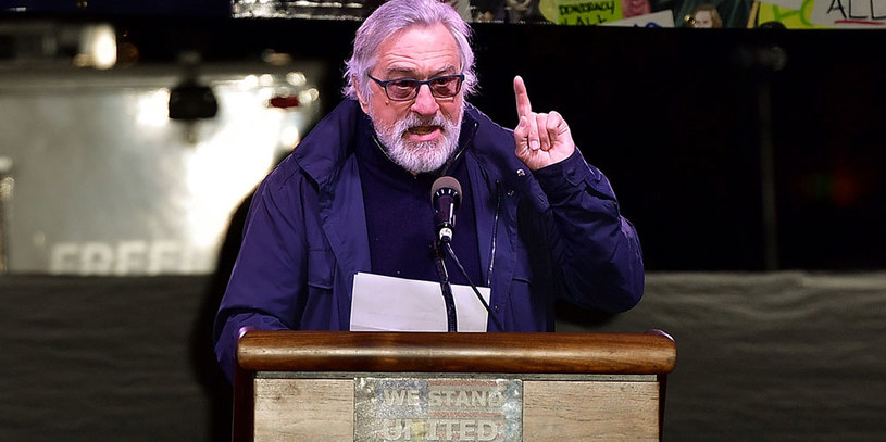 Robert De Niro przestrzega /James Devaney/WireImage /Getty Images