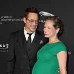 Robert Downey Jr. i jego ciężarna żona Susan Downey na gali BAFTA