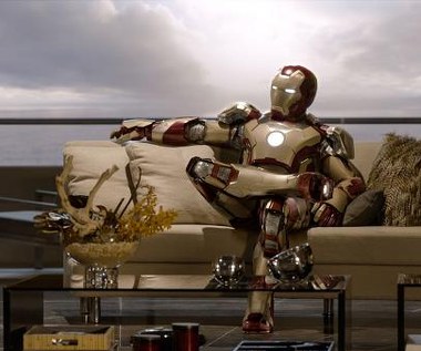 Robert Downey Jr. w scenie z filmu "Iron Man 3"