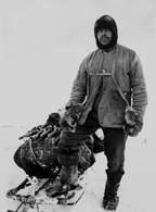 Robert Falcon Scott w  pełnym rysztunku polarnika /Encyklopedia Internautica