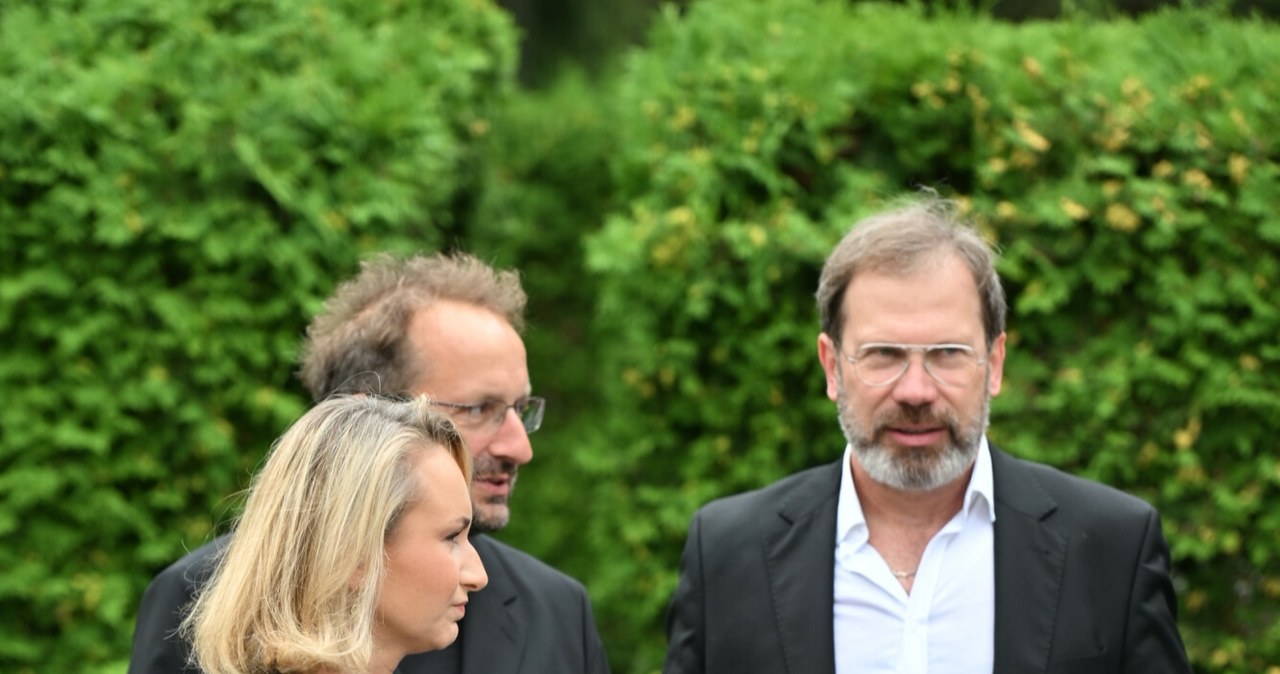 Robert Górski z żoną i Tomasz Majer z Hrabi /East News