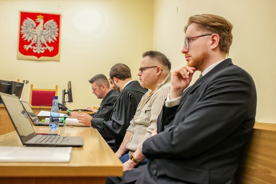 Robert J. oraz jego pełnomocnicy na sali Sądu Okręgowego w Katowicach /Jarek Praszkiewicz /PAP