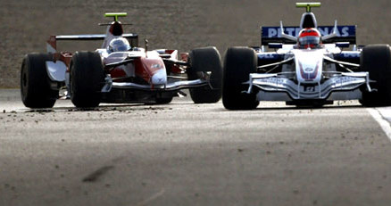 Robert Kubica (BMW Sauber) i  Jarno Trulli (Toyota) / kliknij /AFP