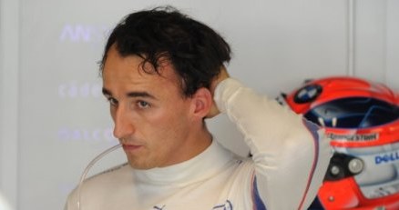 Robert Kubica ceni sobie spokój. Nie potrzebuje żyć w blasku fleszy. /AFP