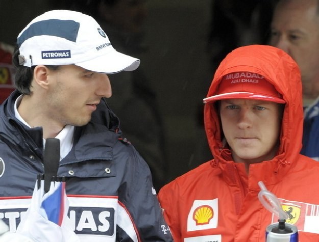 Robert Kubica chciałby jeździć w jednym teamie z Kimim Raikkonenem /AFP