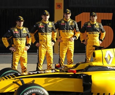 Robert Kubica dobrze czuje się w ekipie Renault /AFP