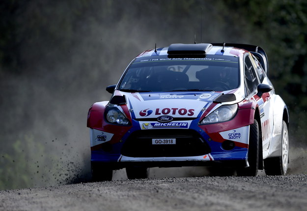 Robert Kubica (Ford Fiesta WRC) podczas rajdu w Jyvaskyla w Finlandii /Nikos Mitsouras (PAP/EPA) /PAP/EPA