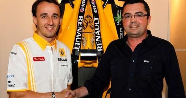 Robert Kubica i szef Renault F1 Team Eric Boullier chwilę po podpisaniu umowy /Informacja prasowa