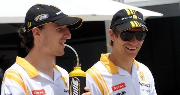 Robert Kubica i Witalij Pietrow, czyli kierowcy Lotus Renault /AFP