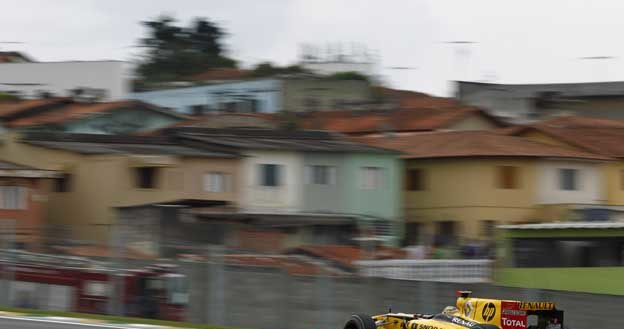 Robert Kubica na torze Interlagos /Informacja prasowa