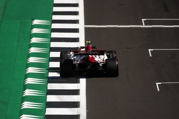 Robert Kubica na torze Silverstone /Bryn Lennon /PAP/EPA