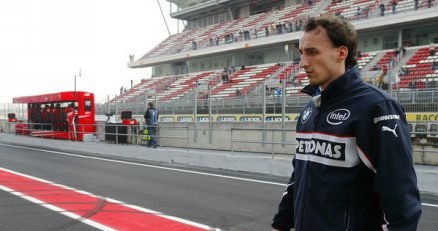 Robert Kubica na torze w Katalonii /AFP