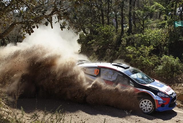 Robert Kubica na trasie rajdu /Ulises Ruiz Basurto    /PAP/EPA