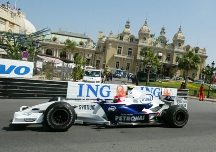 Robert Kubica na ulicznym torze w Monte Carlo. /AFP
