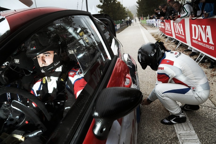 Robert Kubica poczas październikowego Rajdu Francji /Andre Lavadinho/Panoramic /PAP