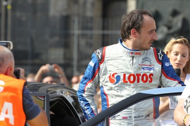 Robert Kubica podczas rajdu. /THOMAS FREY  /PAP