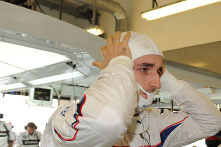 Robert Kubica przed swoim ostatnim startem bolidem BMW Sauber /Informacja prasowa