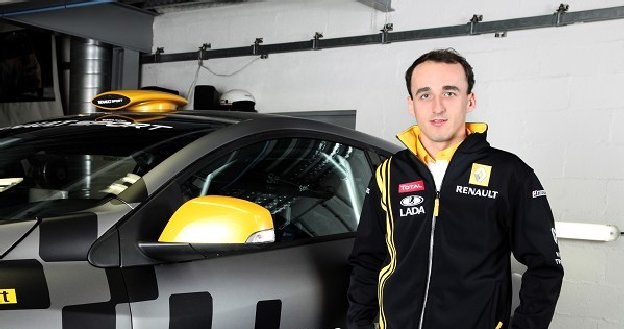 Robert Kubica przymierzał się do Renault Megane, ale w rajdzie pojedzie modelem Clio /Informacja prasowa