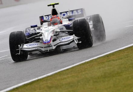 Robert Kubica testuje swój bolid /AFP