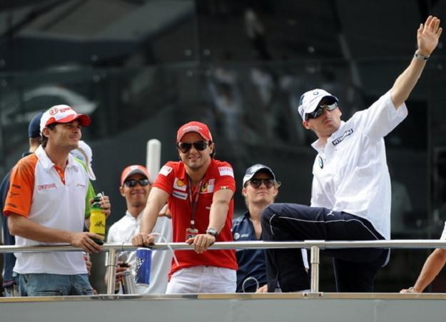 Robert Kubica w 2009 mógł zostać zastępcą Felipe Massy w Ferrari, jednak odmówił /AFP