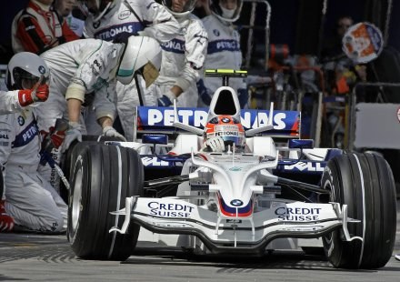 Robert Kubica w boksie /AFP