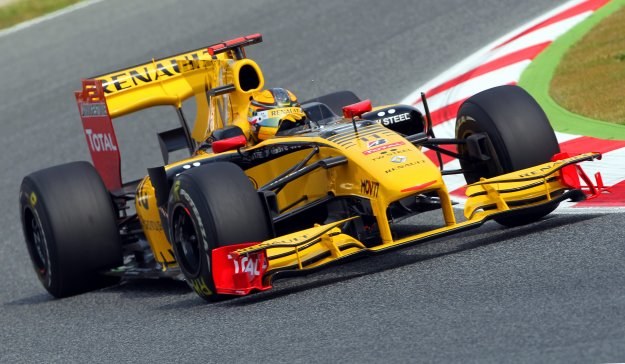 Robert Kubica w bolidzie Renault /AFP