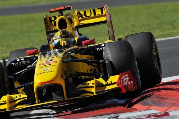 Robert Kubica w bolidzie teamu Renault /AFP