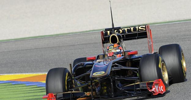 Robert Kubica w nowym bolidzie Lotus-Renault /AFP