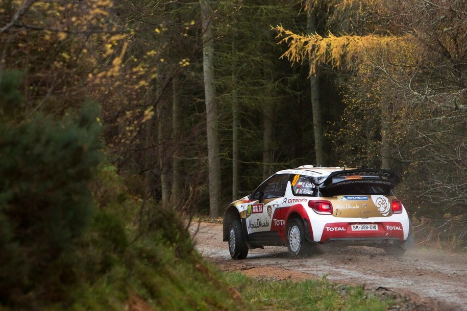 Robert Kubica w samochodzice Citroen DS3 /NIKOS MITSOURAS /PAP/EPA