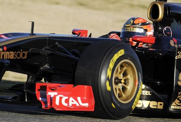Robert Kubica w swoim bolidzie Lotus-Renault /AFP