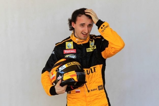Robert Kubica w wolnych chwilach ściga się Renault Clio /AFP