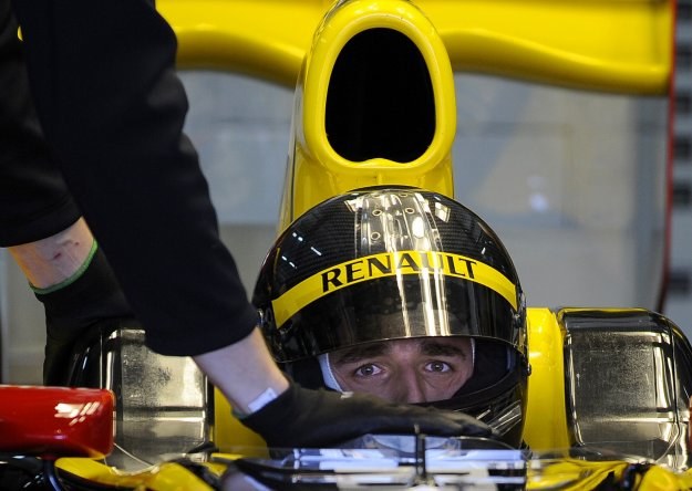 Robert Kubica za kierownicą bolidu Renault /AFP