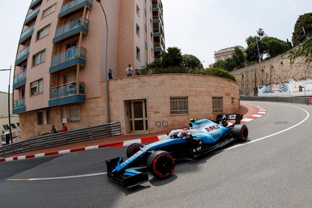 Robert Kubica zamknął stawkę /VALDRIN XHEMAJ    /PAP/EPA