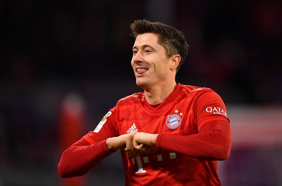 Robert Lewandowski awansował na trzecie miejsce w klasyfikacji wszechczasów Bundesligi /LUKAS BARTH-TUTTAS /PAP/EPA