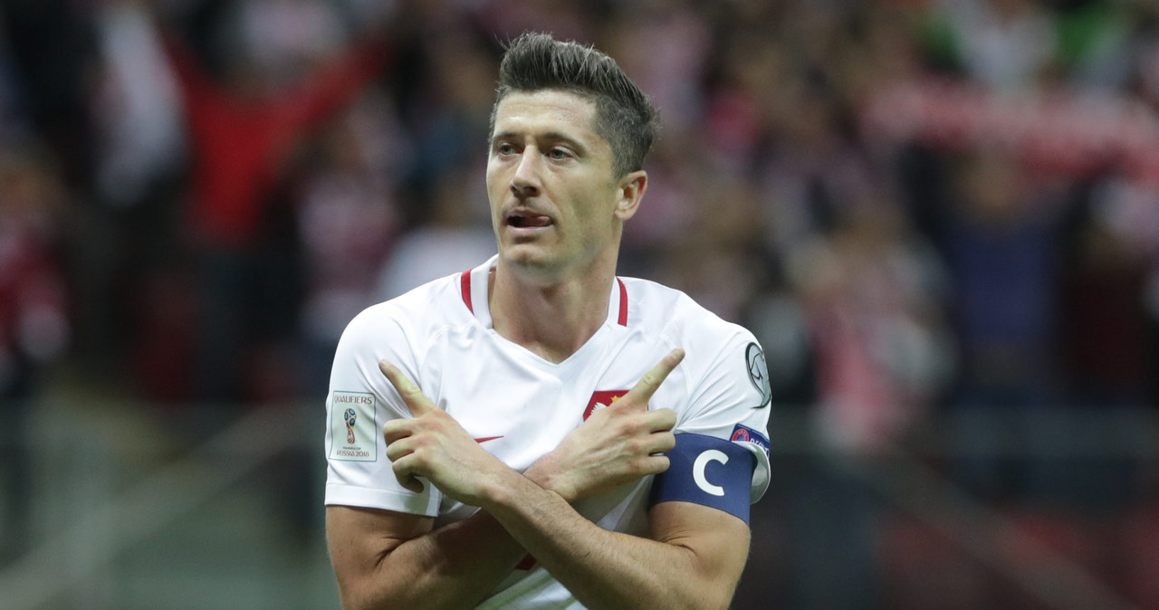 Robert Lewandowski celebruje trafienie z rzutu karnego /Bartłomiej Zborowski /PAP