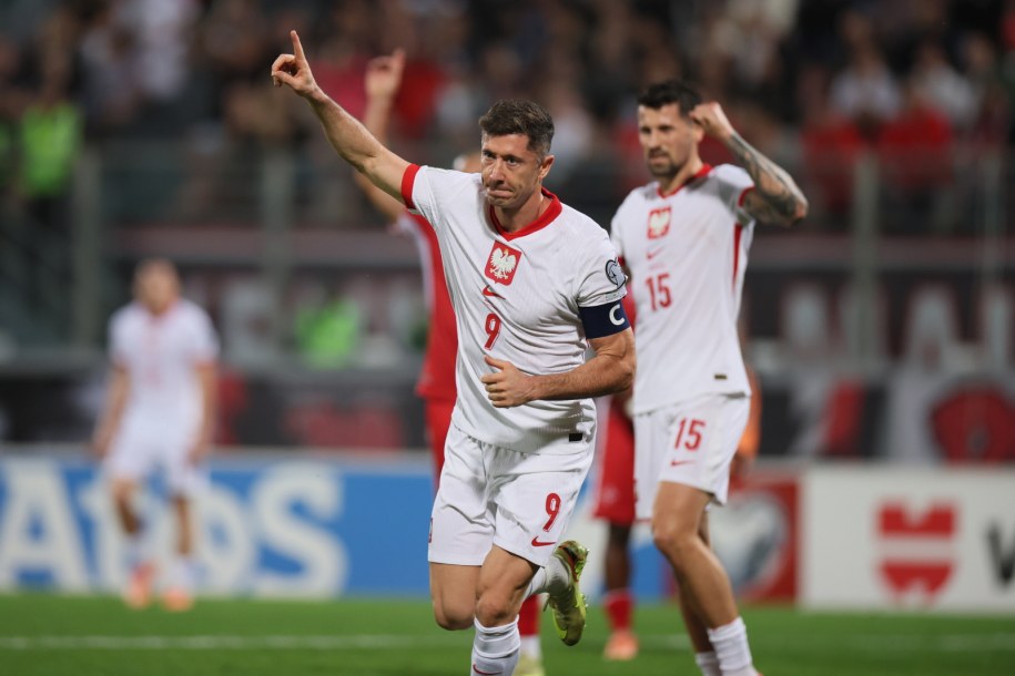 Robert Lewandowski cieszy się z gola w meczu z Maltą /	Leszek Szymański   /PAP