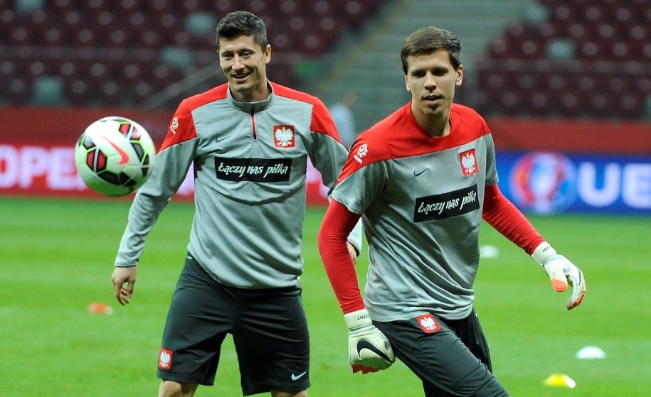 Robert Lewandowski i bramkarz Wojciech Szczęsny podczas treningu kadry w Warszawie /Bartłomiej Zborowski /PAP