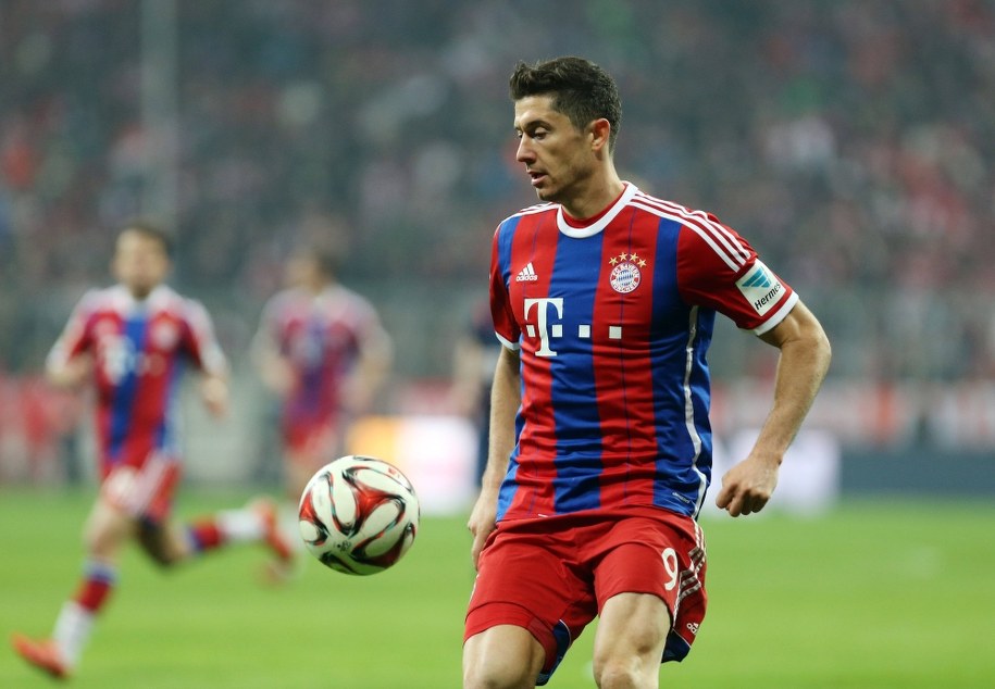 Robert Lewandowski jest 10. najlepiej zarabiającym piłkarzem świata /Herbert Rudel    /PAP/EPA
