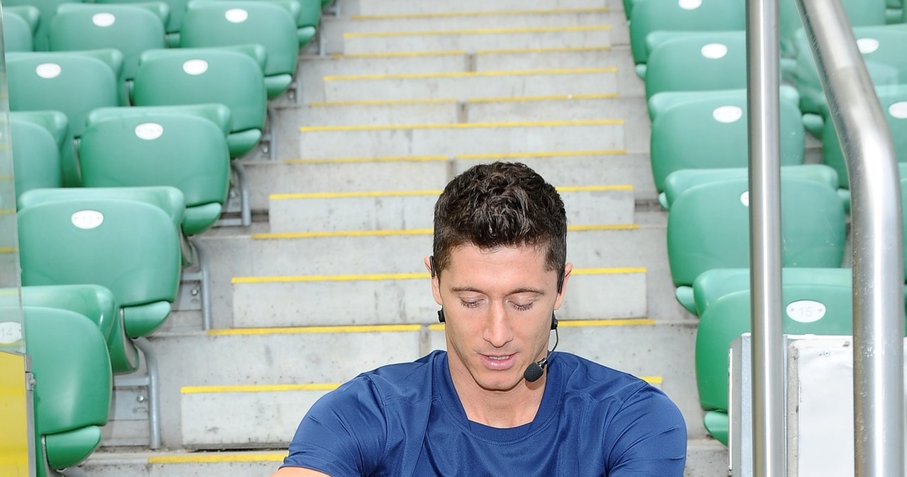 Robert Lewandowski jest wzorem sportowca dla wielu młodych ludzi /Andras Szialgyi /MWMedia