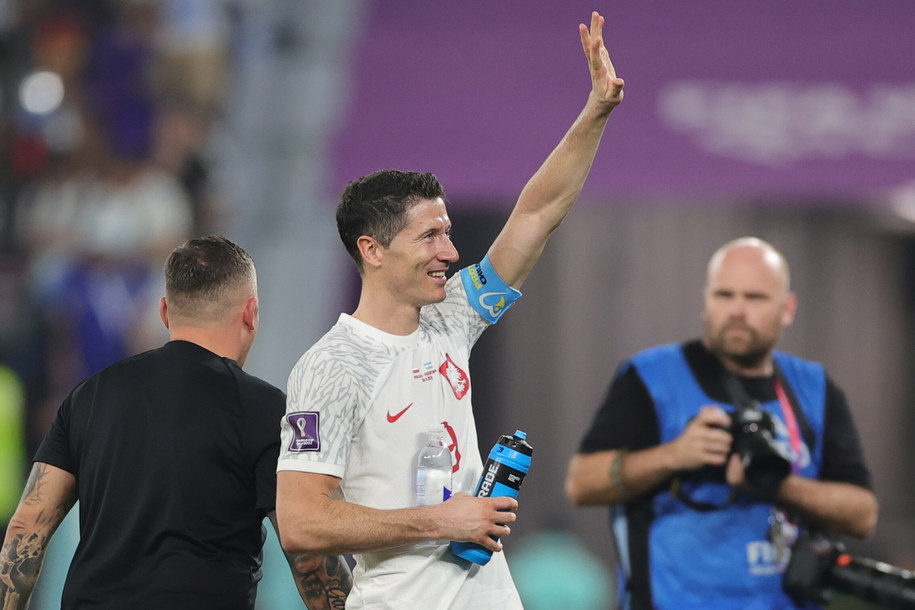 Robert Lewandowski już wie, że Polska gra dalej /Friedemann Vogel /PAP/EPA